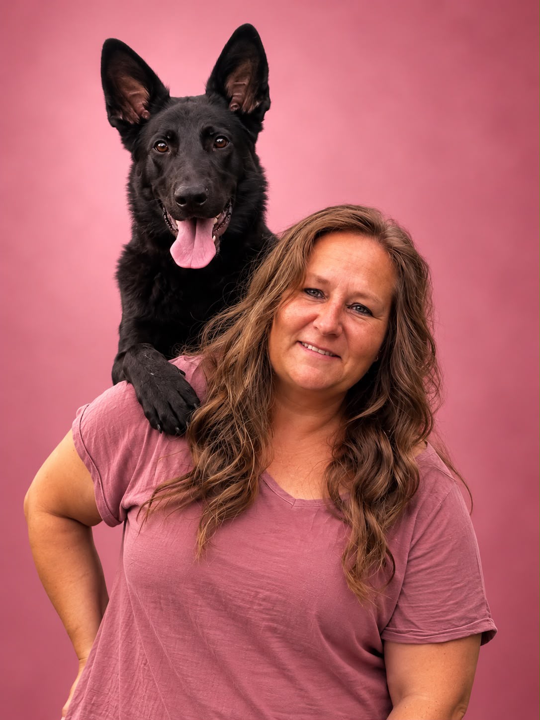 Lana, hondentrimster, met een kleine witte hond